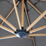 LIFT - ombrellone da giardino decentrato 3 x 3 con palo effetto legno