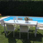 AXONA - set tavolo in alluminio e teak cm 150 x 90 con 6 poltrone Axona